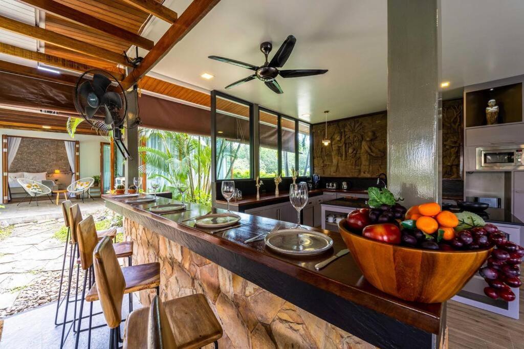 Secluded Oasis For Family And Friends Bm5 Villa *