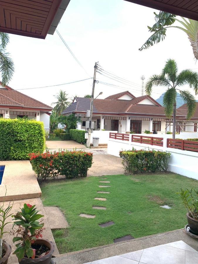 Baan Roth Soi 112 *