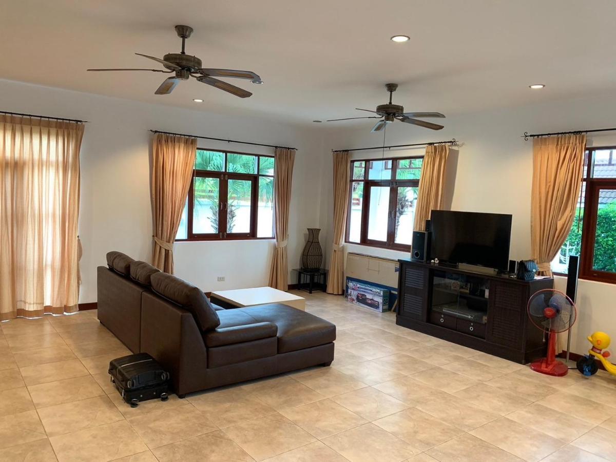 Baan Roth Soi 112 *