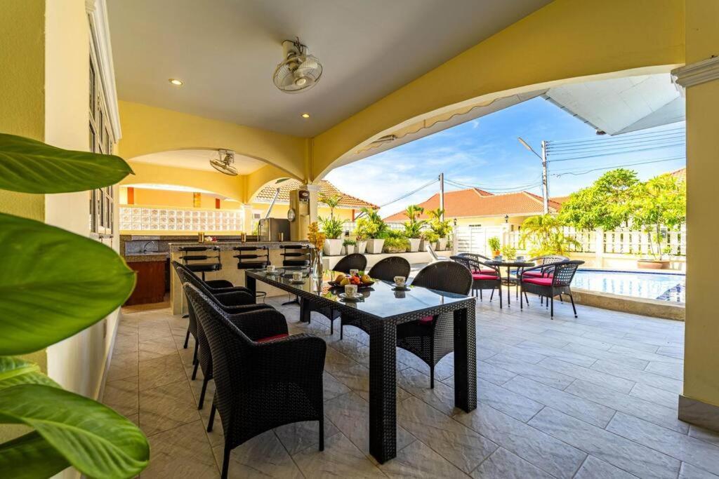 3 Bedroom Pool Close To Center! S102 Hua Hin
