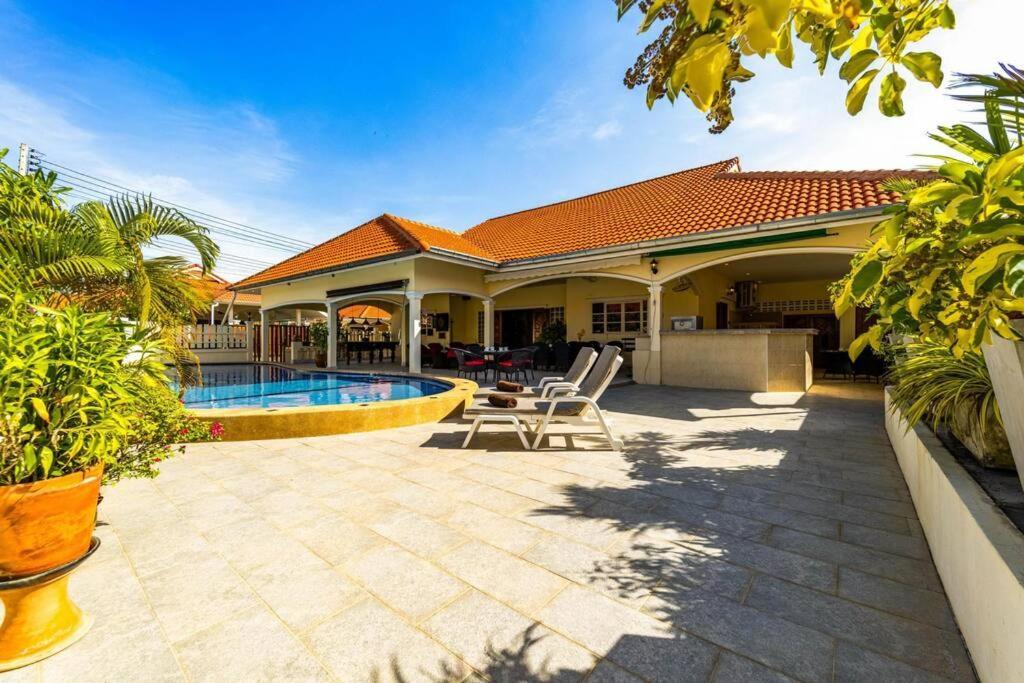 3 Bedroom Pool Close To Center! S102 * Hua Hin