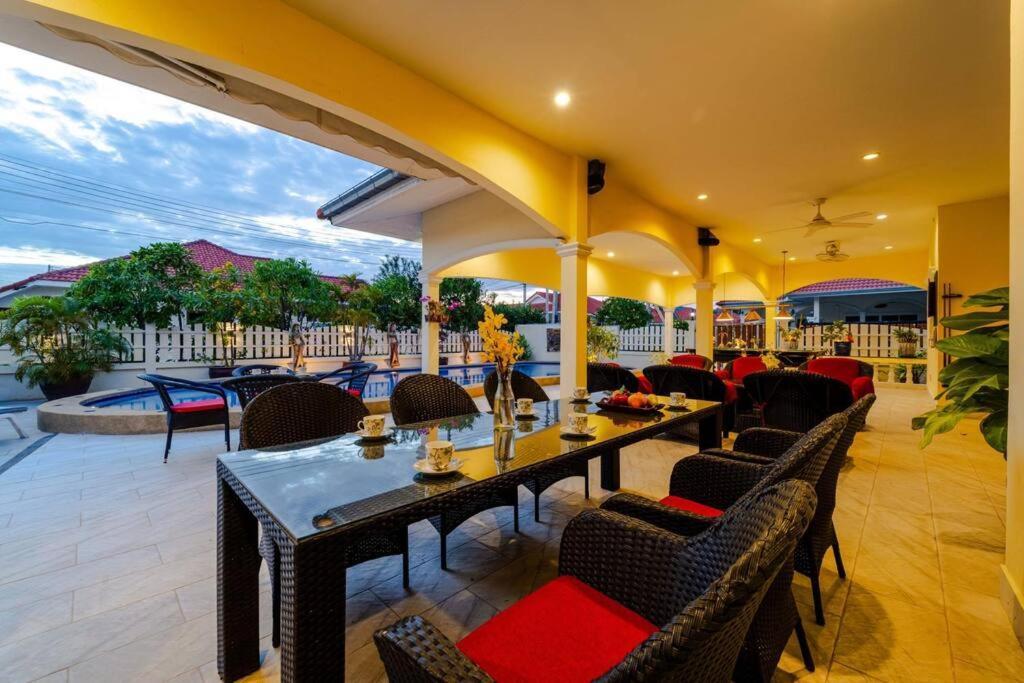Villa 3 Bedroom Pool Close To Center! S102