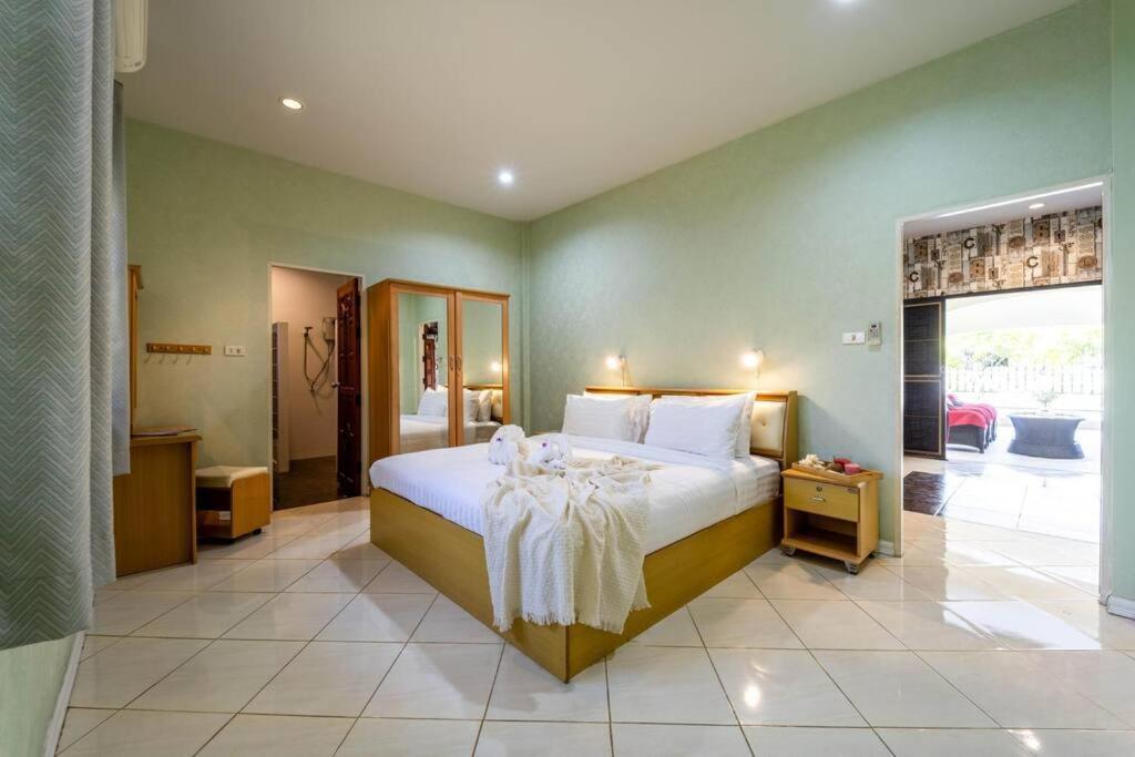 3 Bedroom Pool Close To Center! S102 * Hua Hin