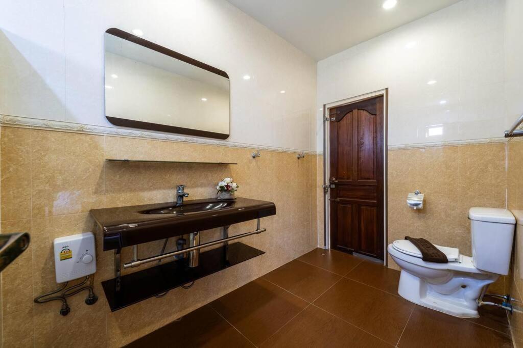 3 Bedroom Pool Close To Center! S102 Villa *