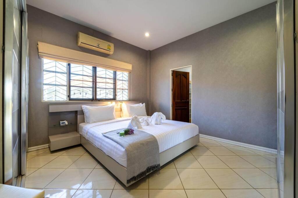 Villa 3 Bedroom Pool Close To Center! S102 Hua Hin