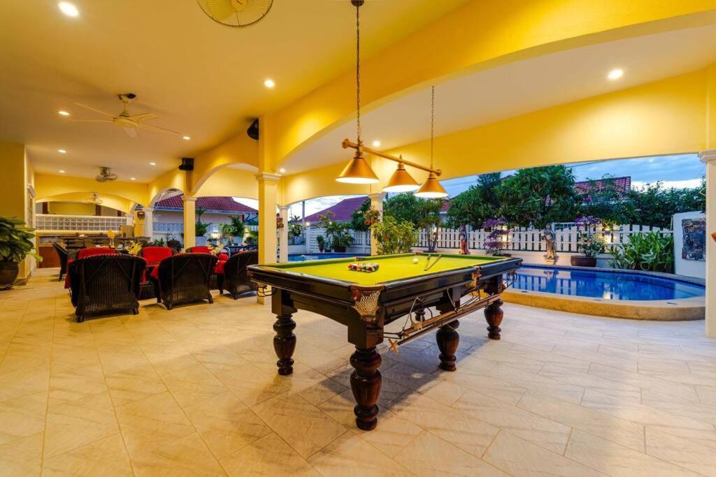 Villa 3 Bedroom Pool Close To Center! S102 *