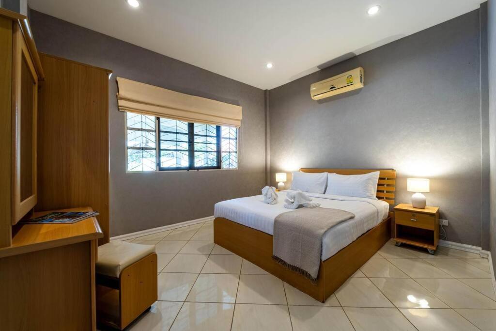 3 Bedroom Pool Close To Center! S102 Villa *