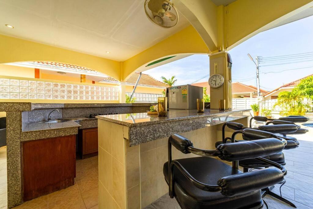 3 Bedroom Pool Close To Center! S102 Villa Hua Hin