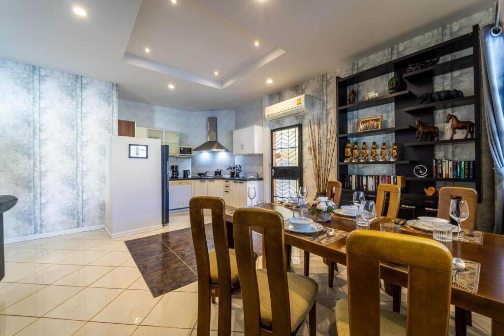 3 Bedroom Pool Close To Center! S102 Villa *