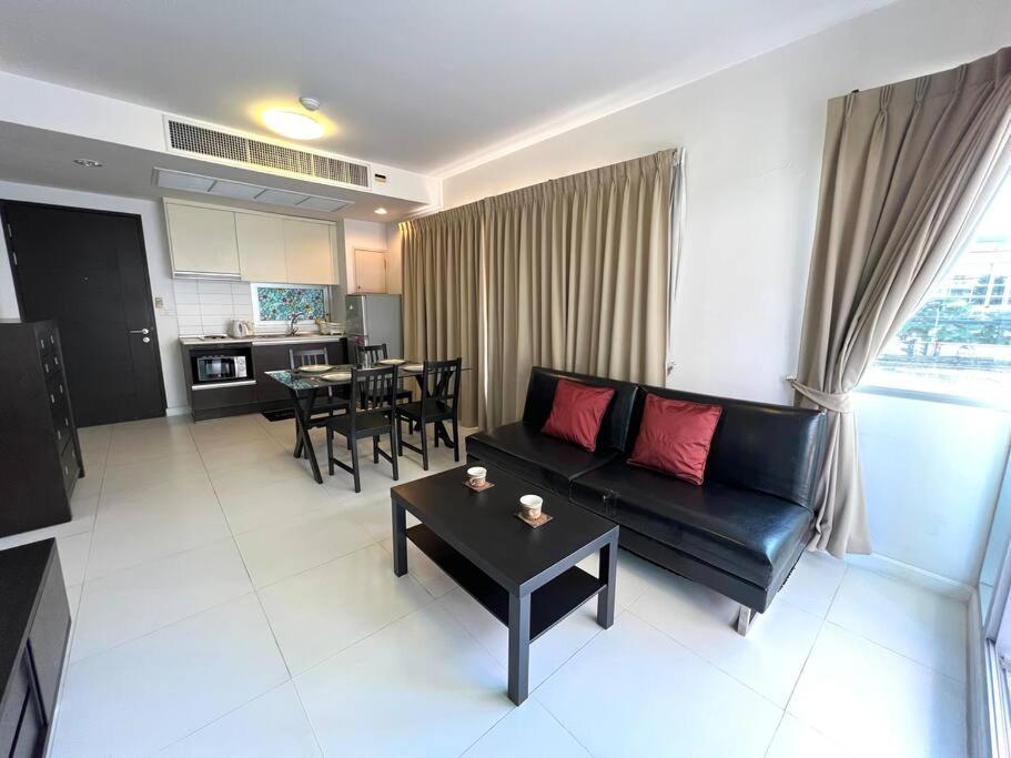 E202 Baan Sanpluem By Pat Apartment