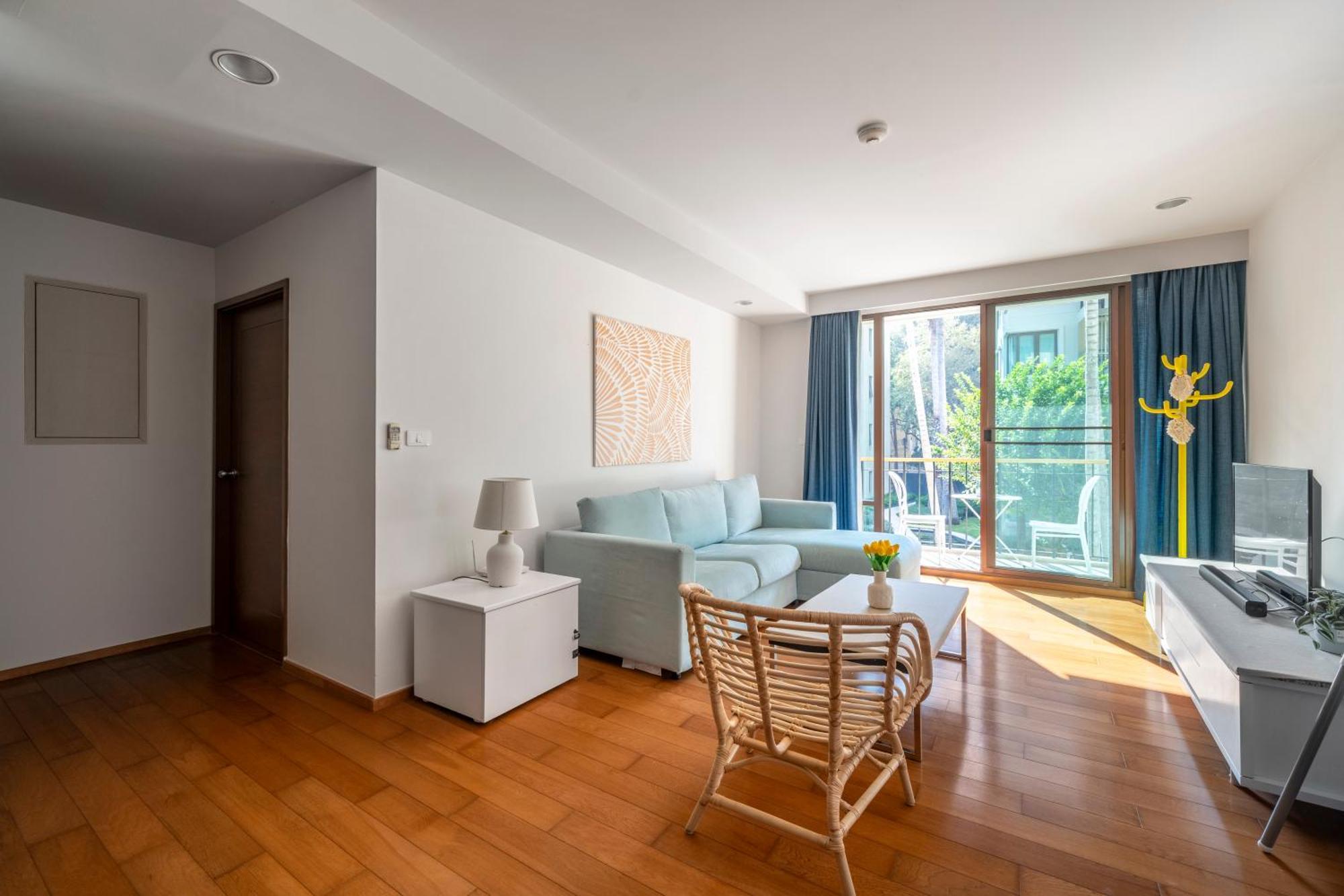 Seaview & Beachfront 2br *