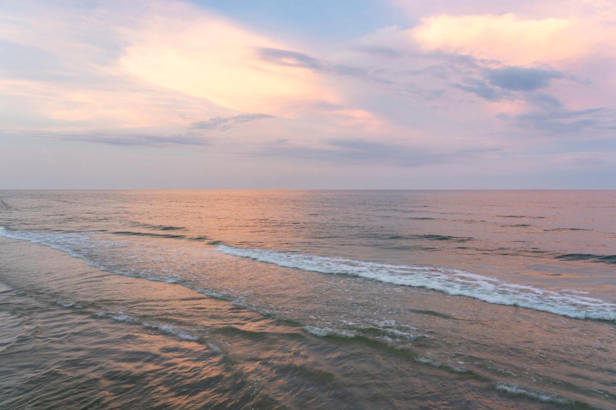 Seaview & Beachfront 2br