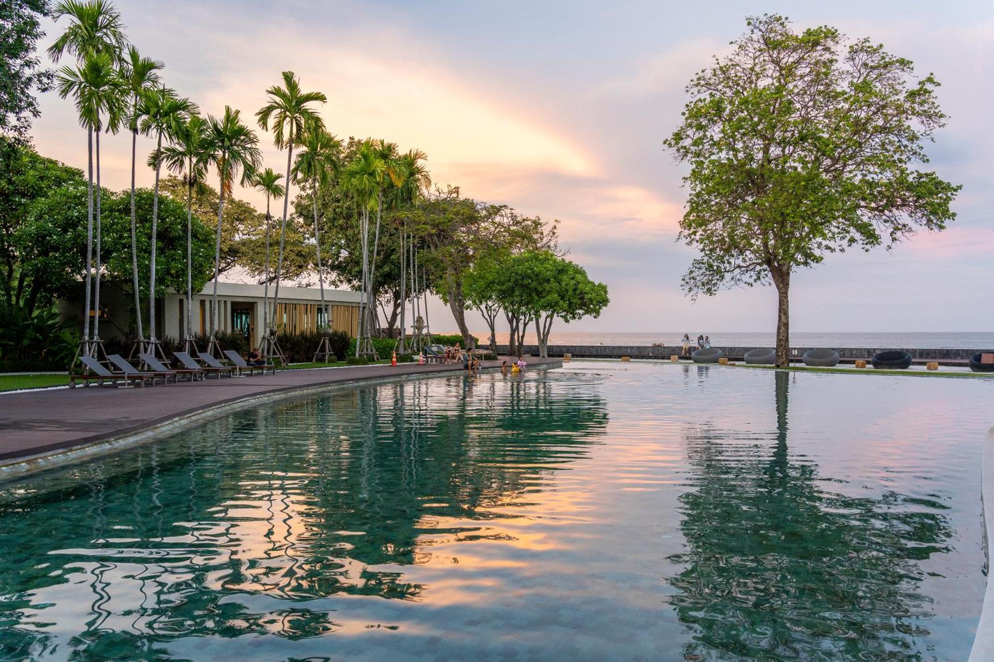 Seaview & Beachfront 2br * Hua Hin