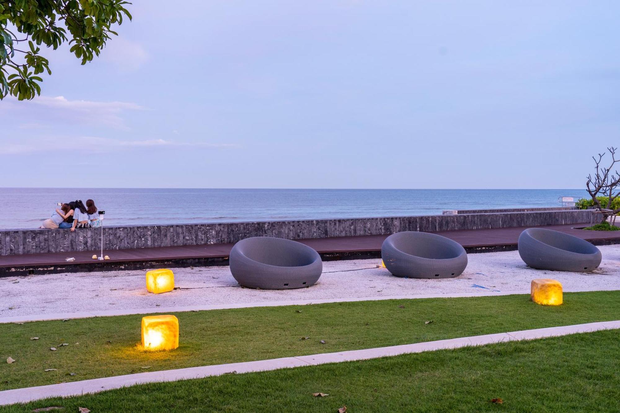 Seaview & Beachfront 2br Apartment *