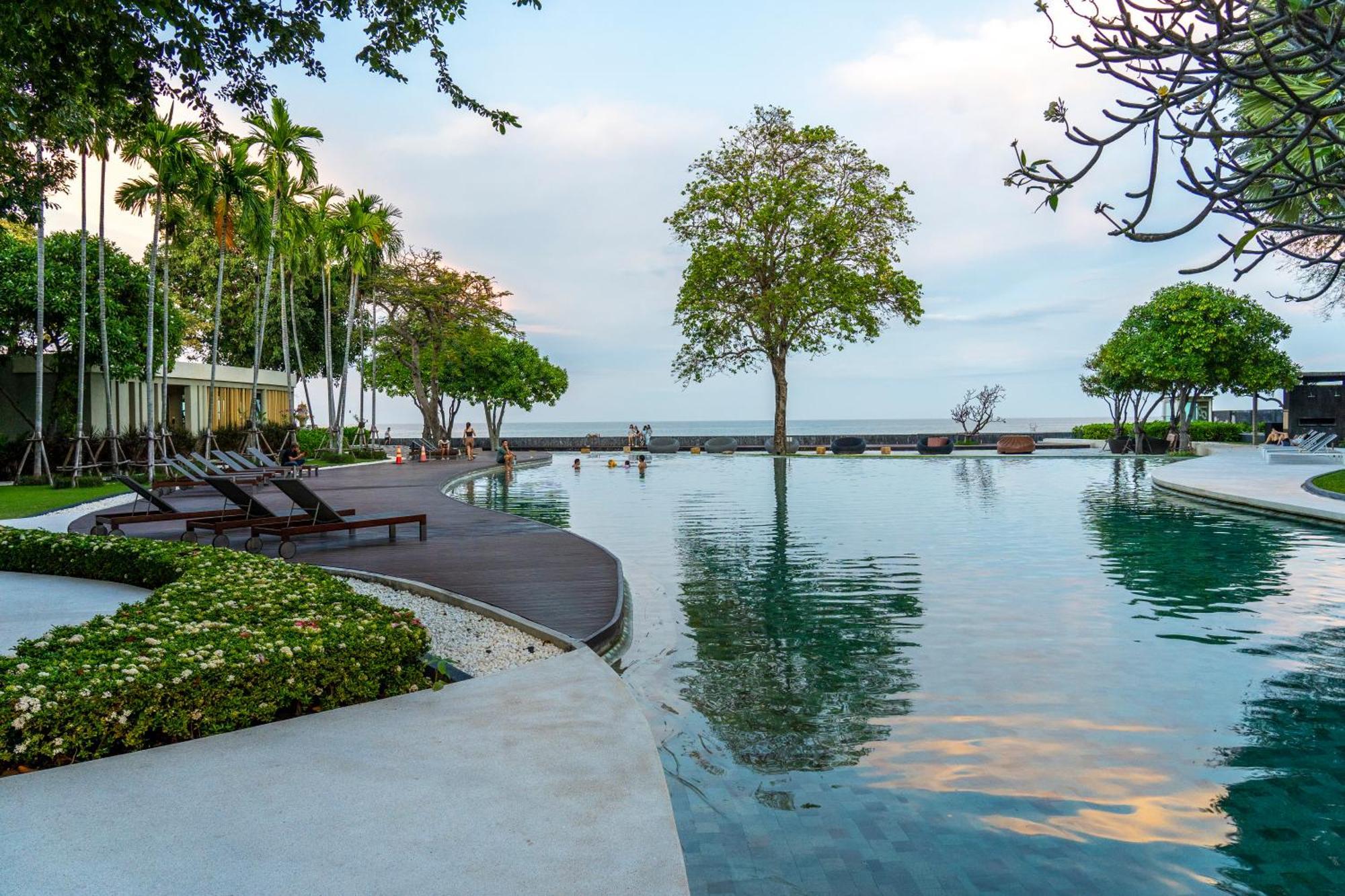 Seaview & Beachfront 2br Apartment *