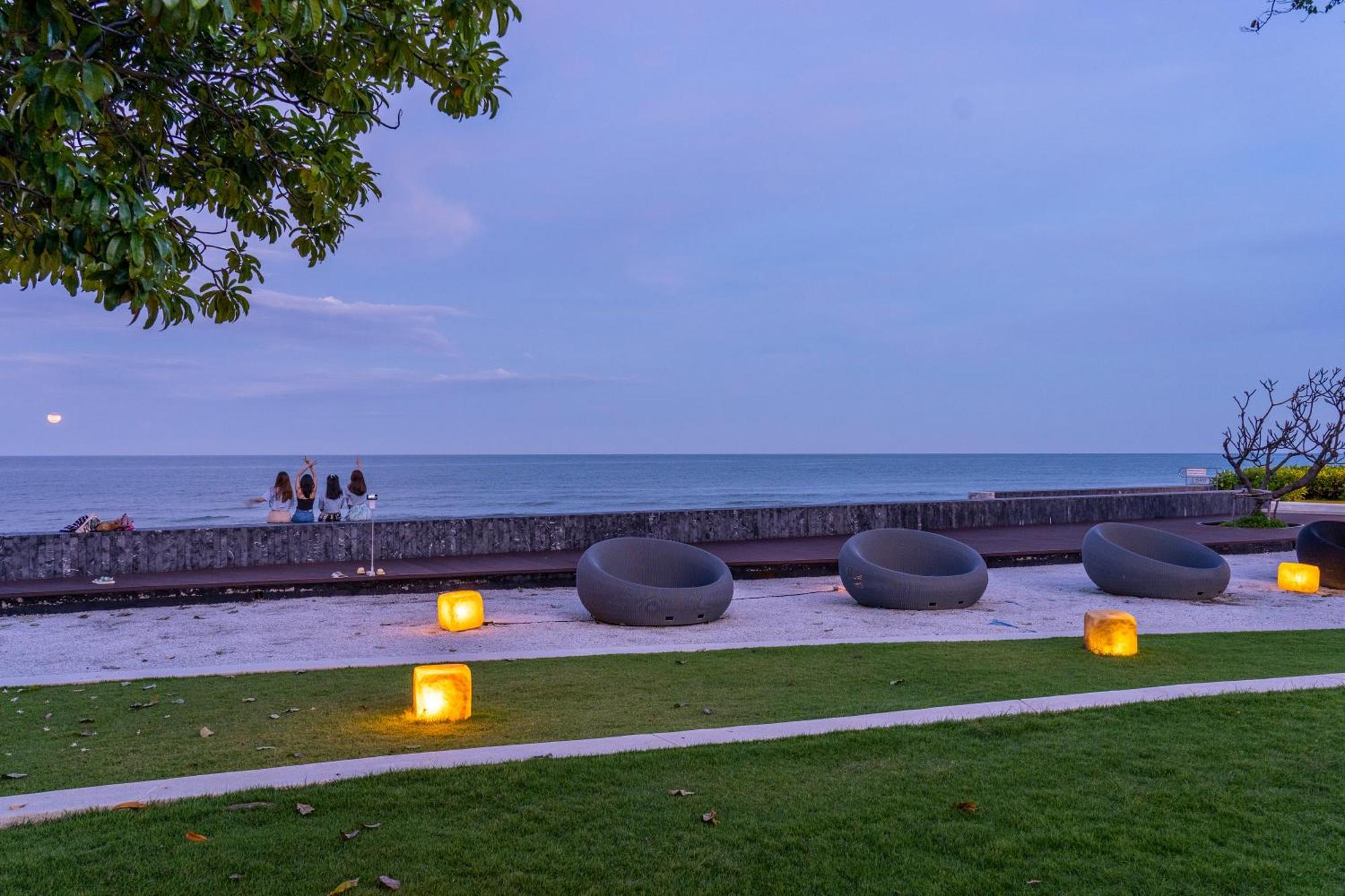 Seaview & Beachfront 2br Apartment *