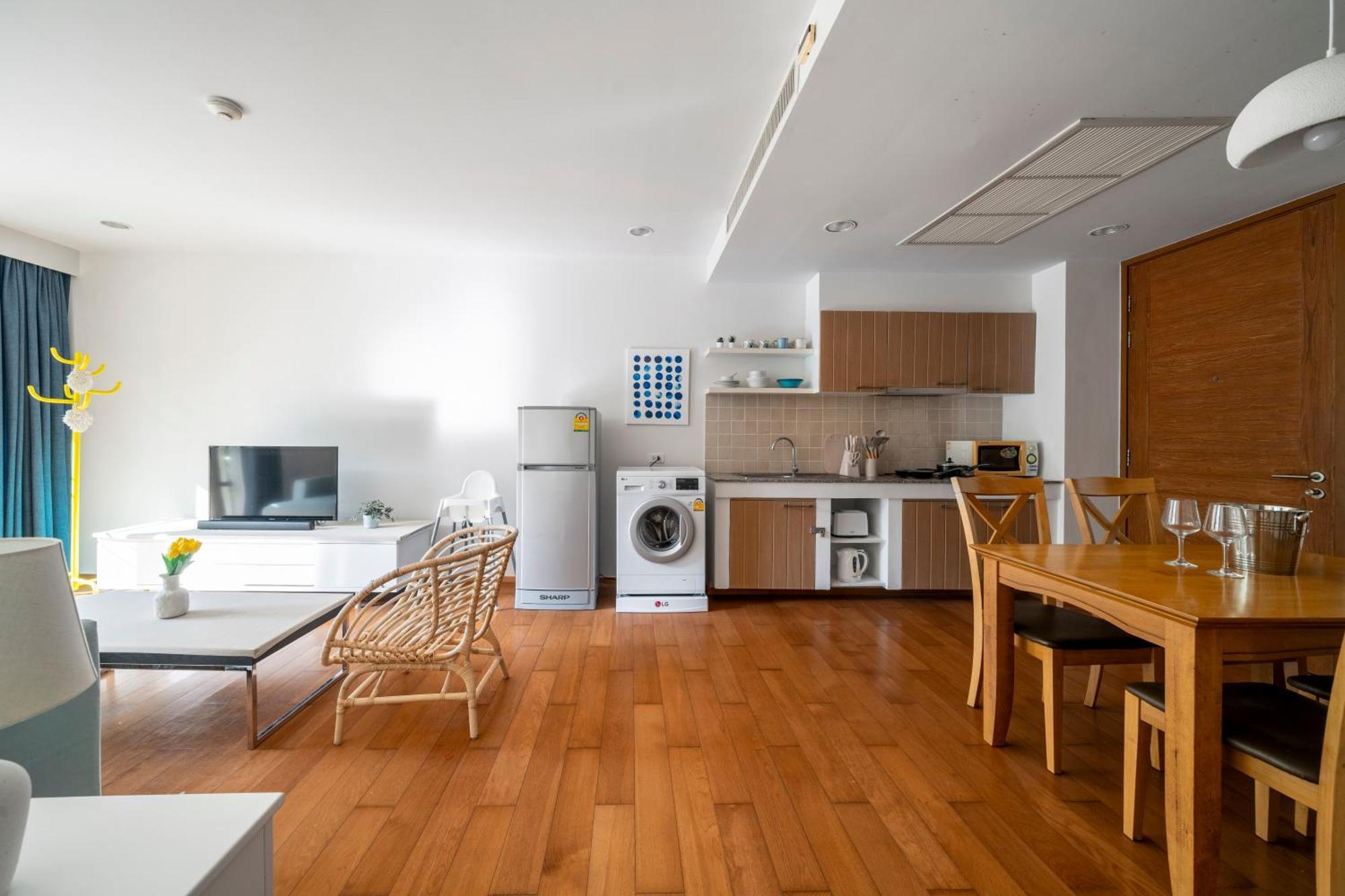 Seaview & Beachfront 2br