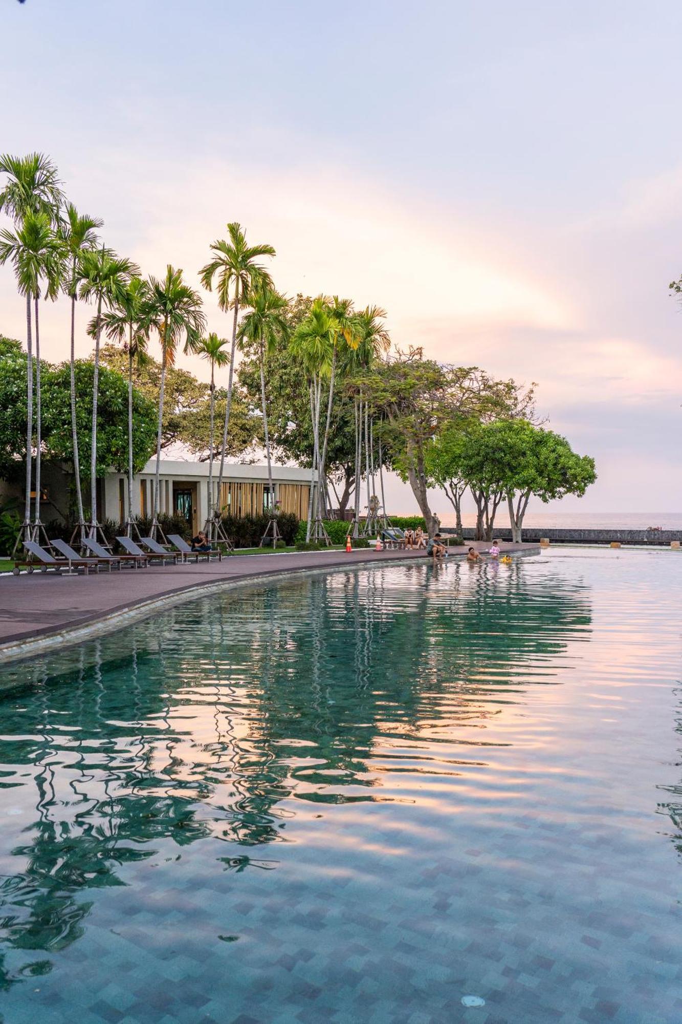 Seaview & Beachfront 2br * Hua Hin