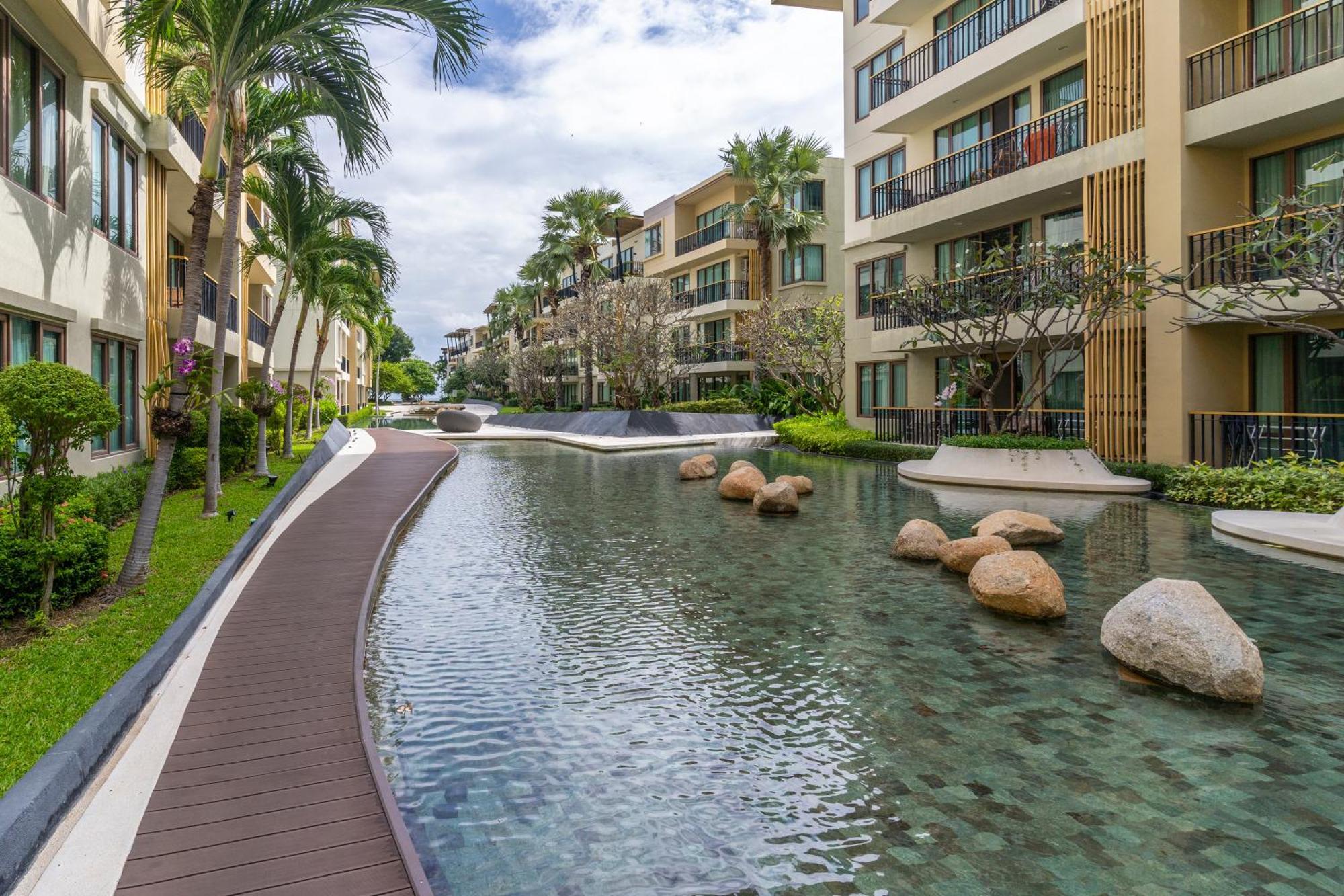 Seaview & Beachfront 2br Apartment