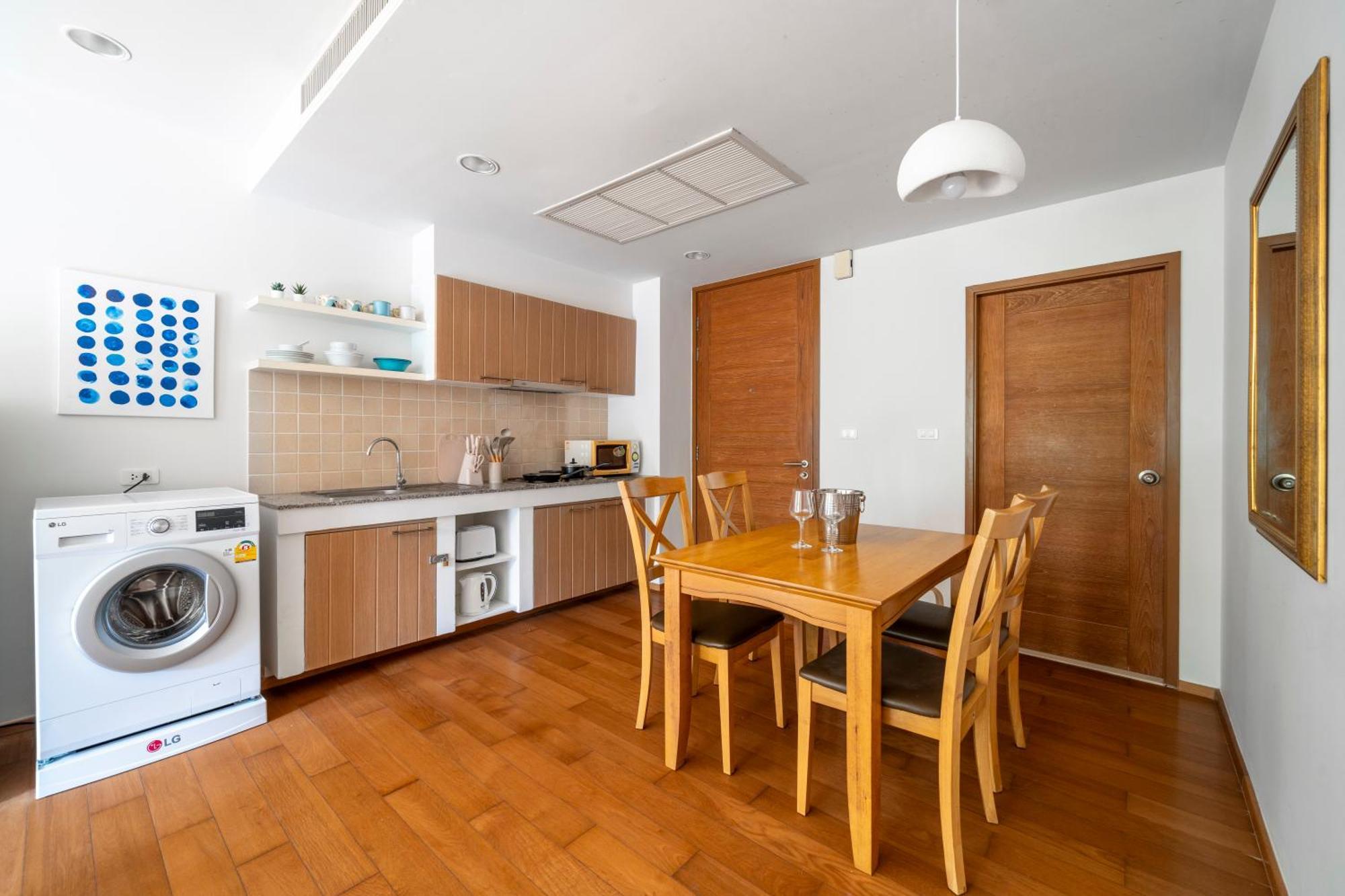 Seaview & Beachfront 2br Apartment *