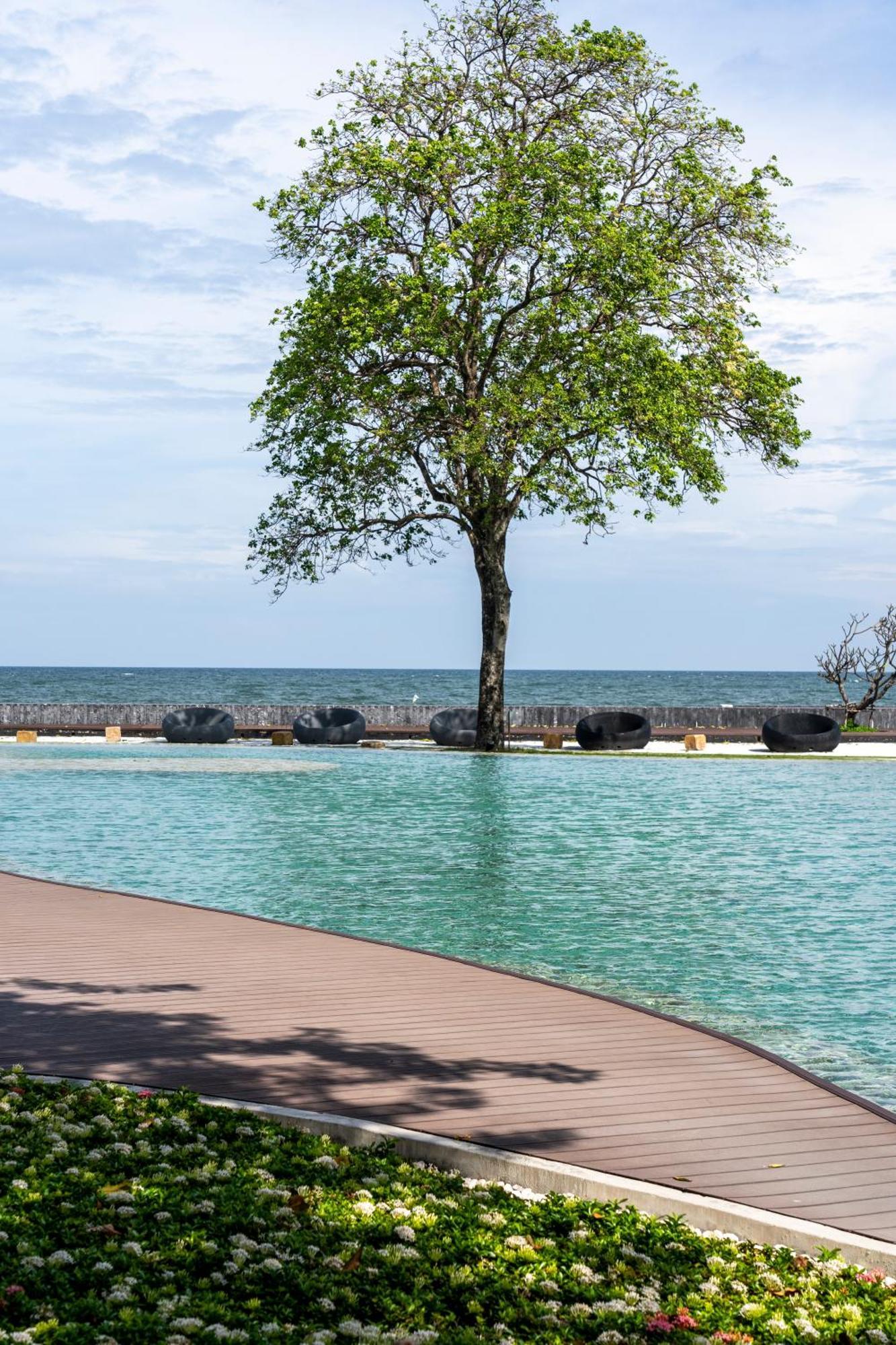 Seaview & Beachfront 2br Apartment