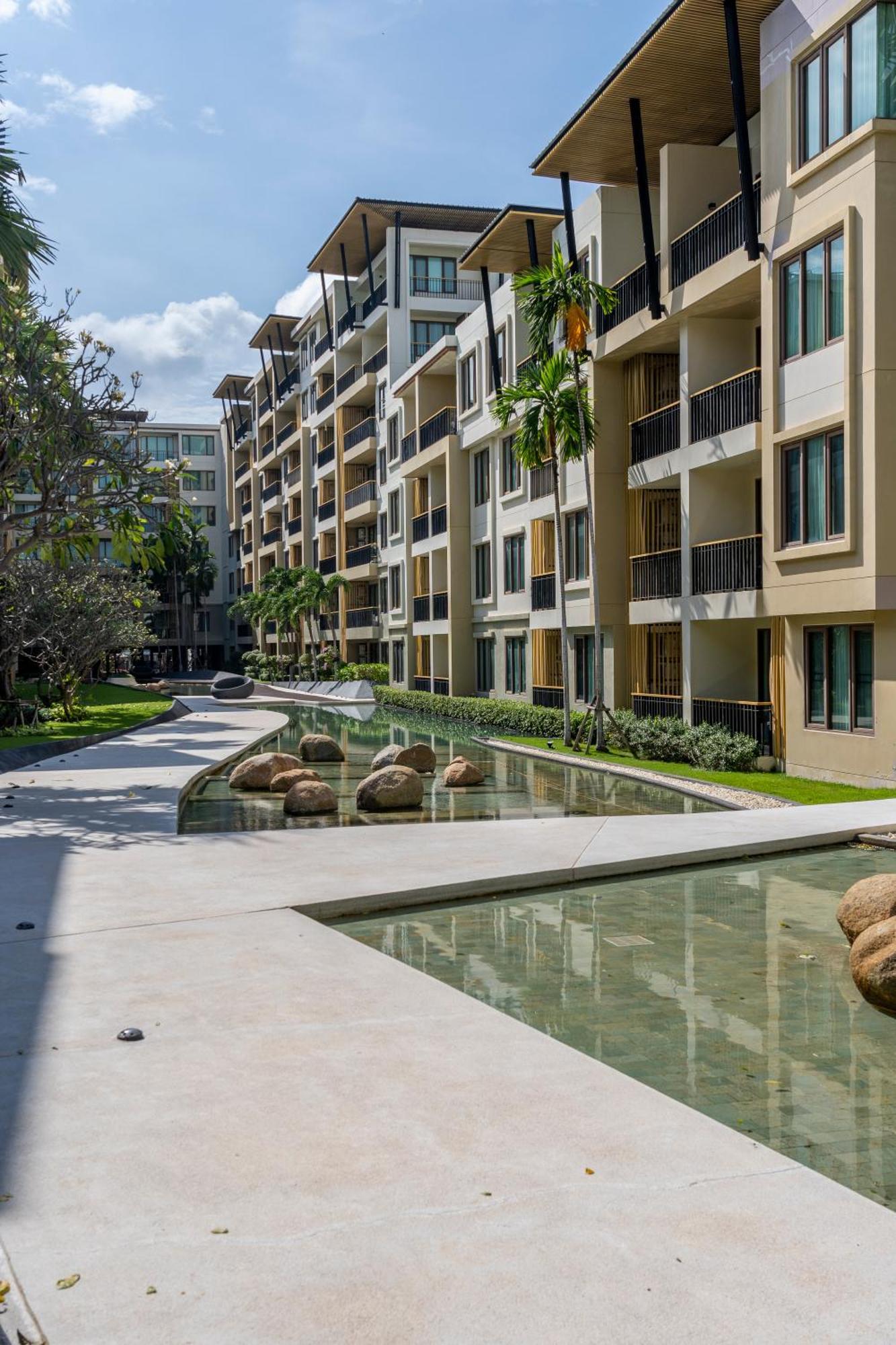 Seaview & Beachfront 2br