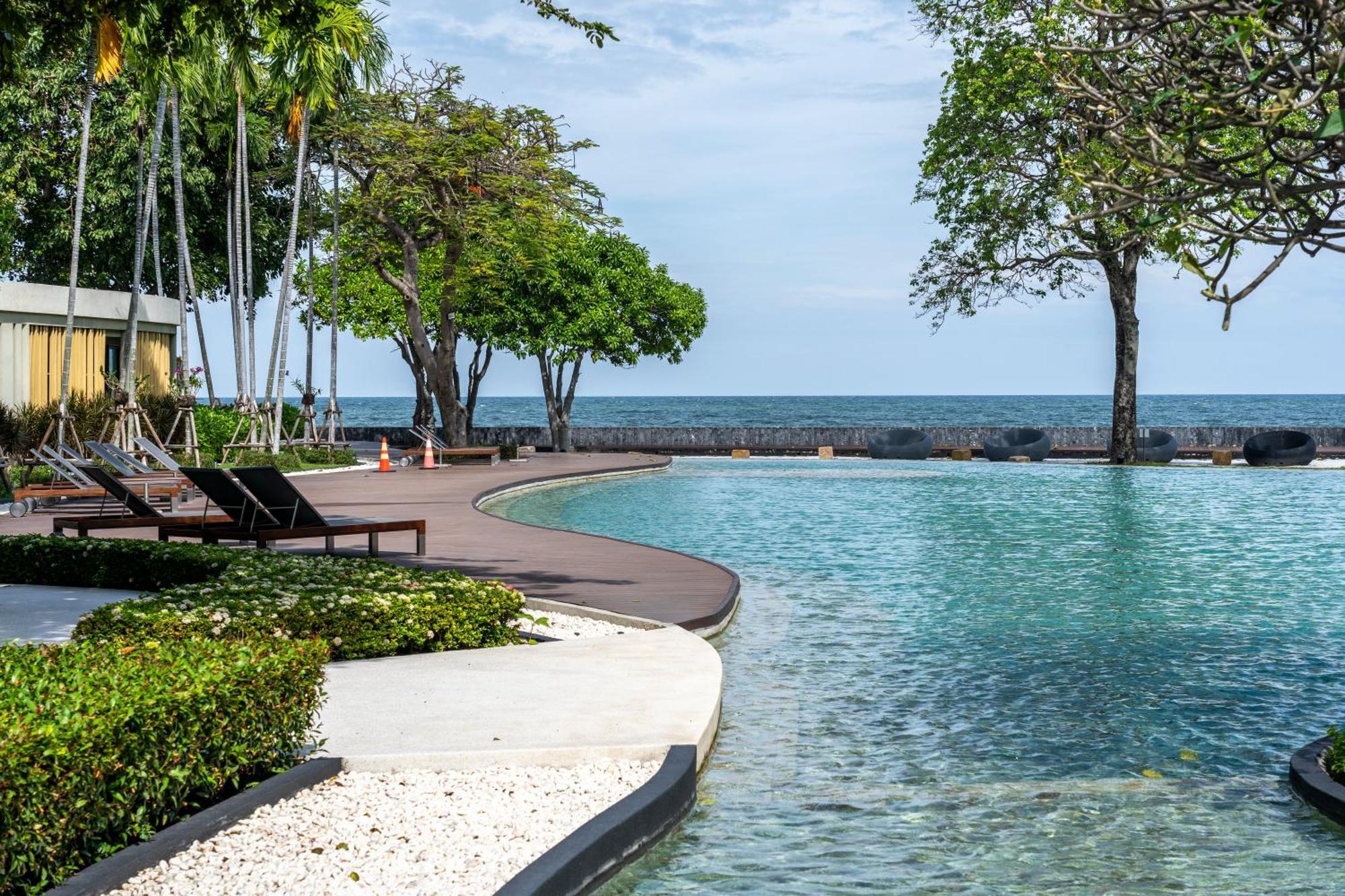 Seaview & Beachfront 2br Apartment *