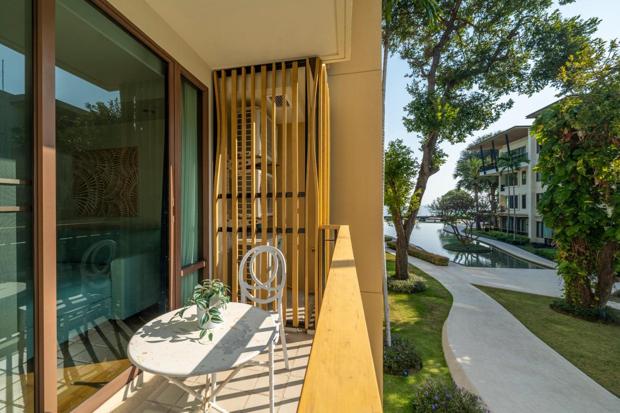 Seaview & Beachfront 2br * Hua Hin