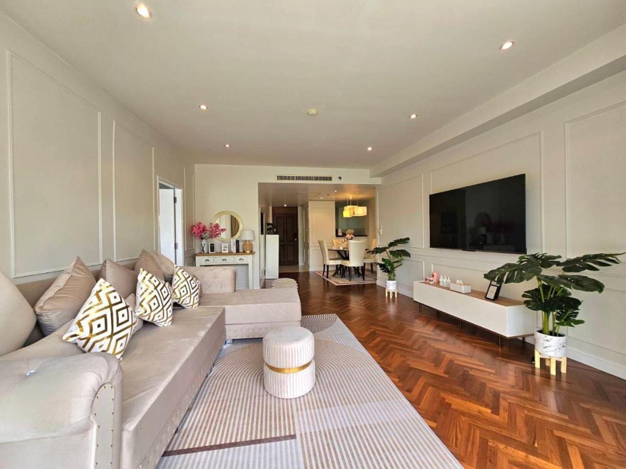 Baan Sansaran Excellent On The With A Large Territory And Swimming Pools.