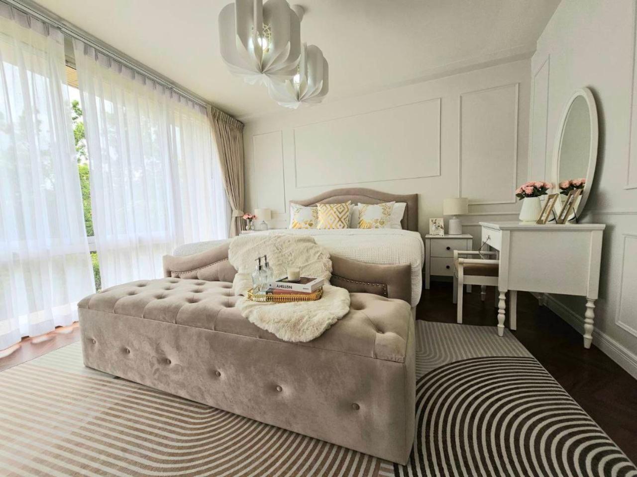 Baan Sansaran Excellent On The With A Large Territory And Swimming Pools. *