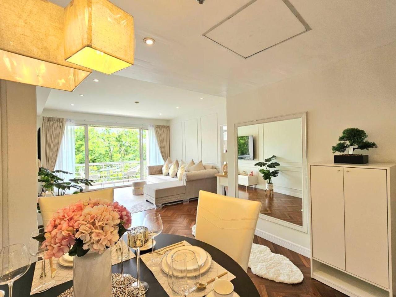 Baan Sansaran Excellent On The With A Large Territory And Swimming Pools. Hua Hin