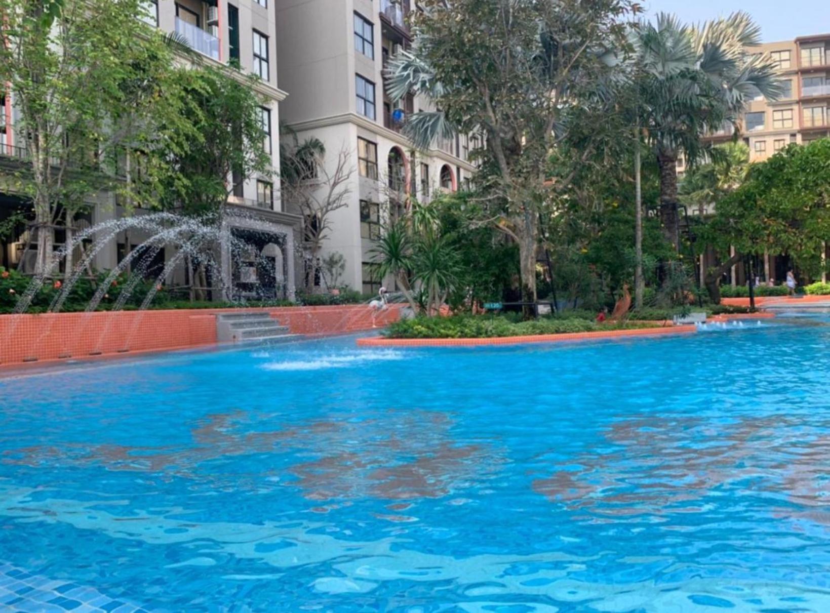 Poolaccess-rose Lahabana *