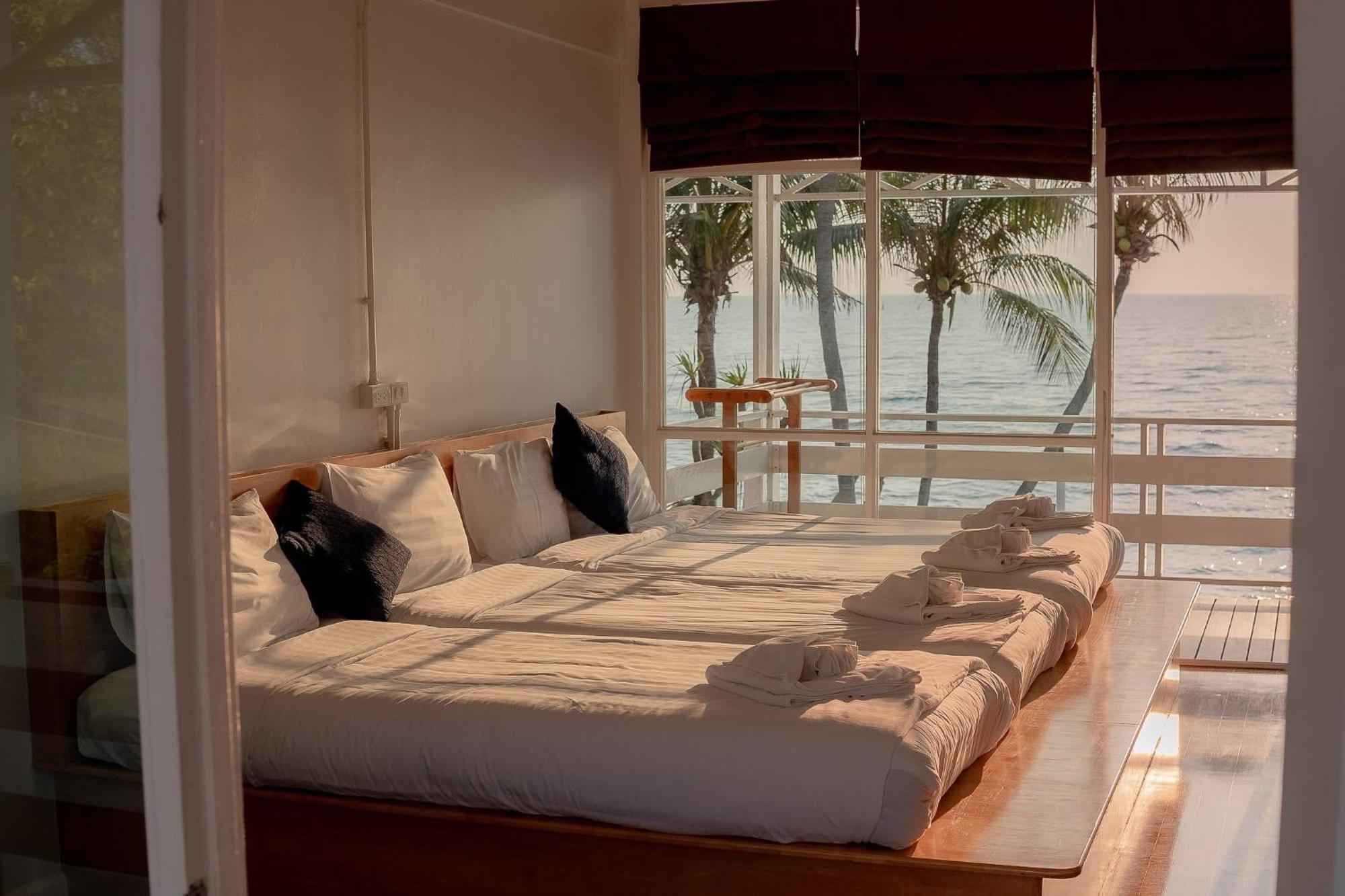 Villa Bayside 19 Beachfront Poolvilla Hua Hin