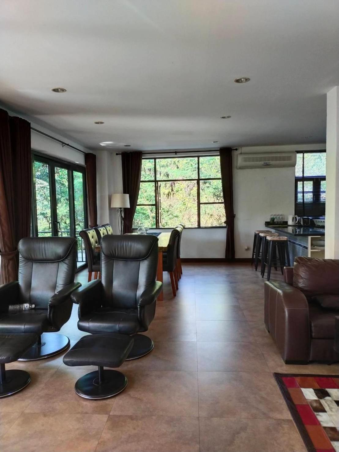 แกรนด์ฮิลล์ เฮาส์ Grandhill House HHQ