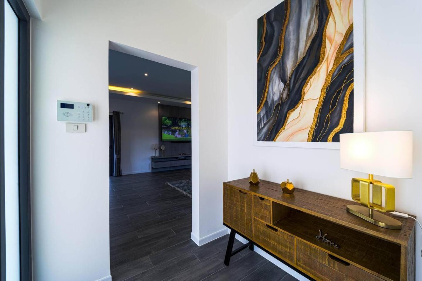 Modern 3 Bedroom Private Pool Ml7 Villa