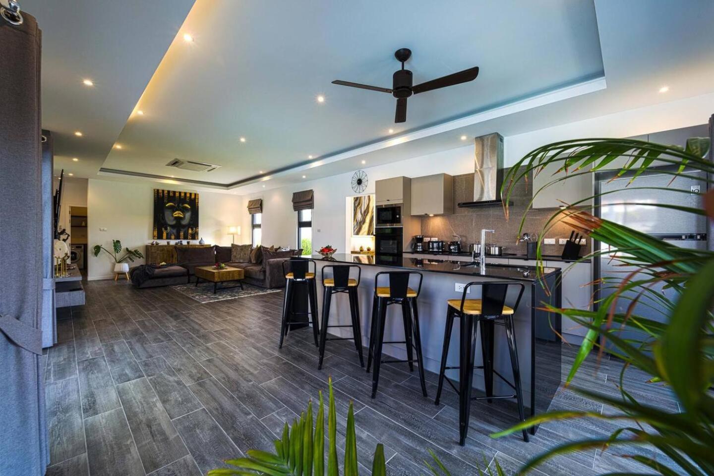 Villa Modern 3 Bedroom Private Pool Ml7 *