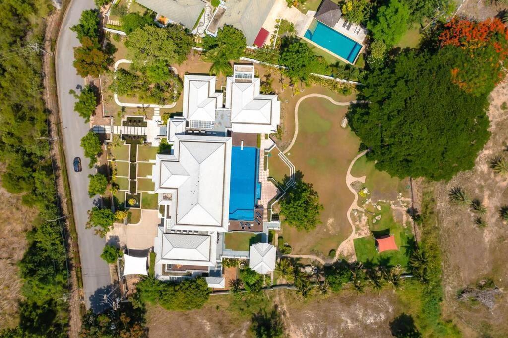 7 Bedrooms Mansion On The Golf Course! Jb2 Villa