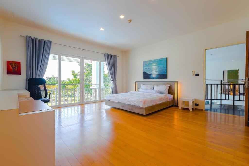 Villa 7 Bedrooms Mansion On The Golf Course! Jb2 Hua Hin
