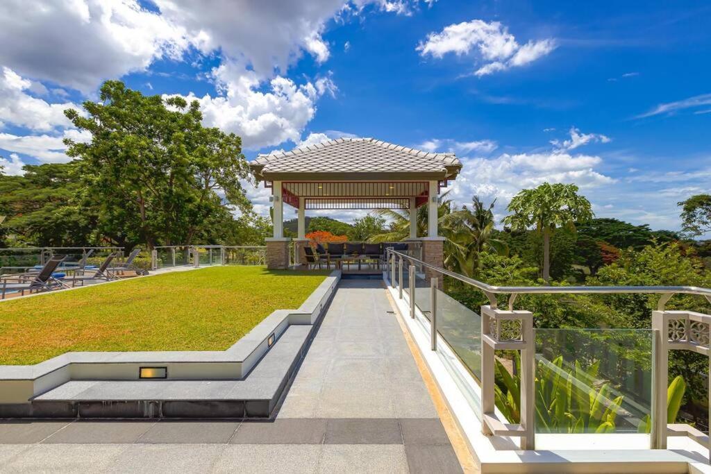 7 Bedrooms Mansion On The Golf Course! Jb2 Villa