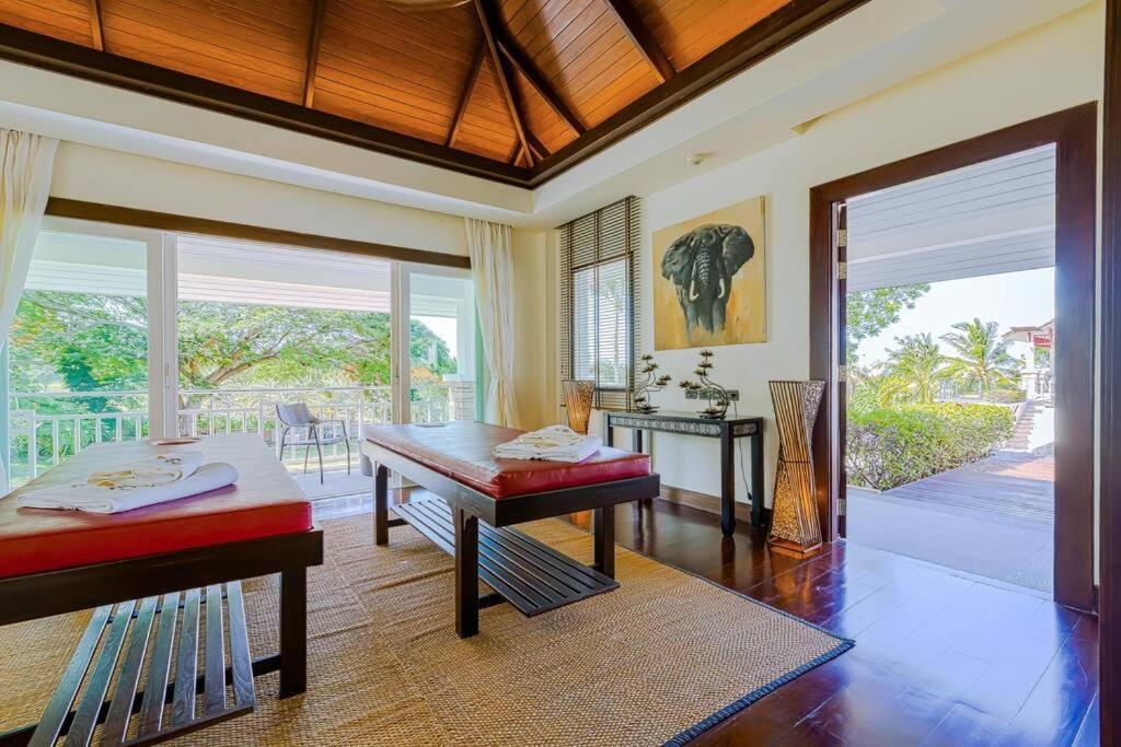 7 Bedrooms Mansion On The Golf Course! Jb2 Villa
