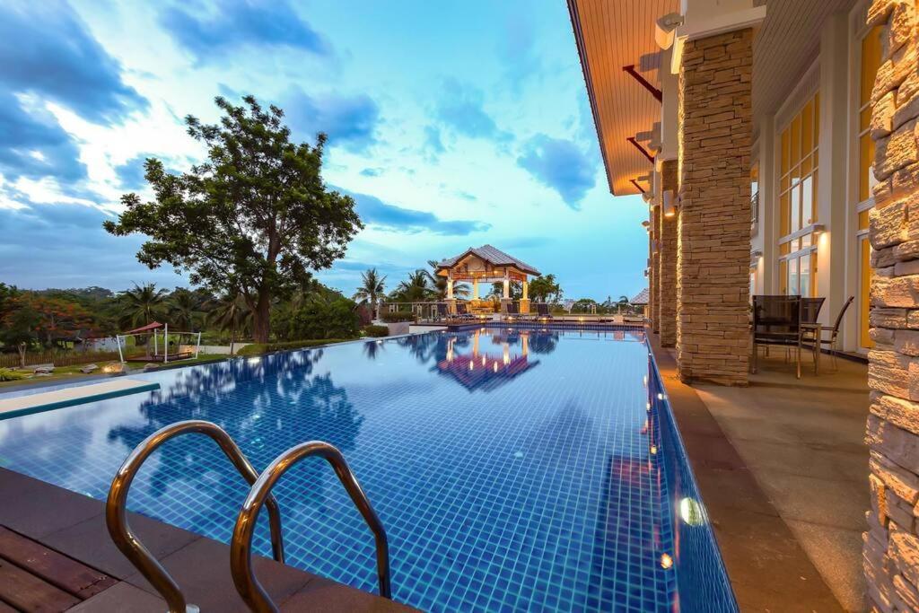 7 Bedrooms Mansion On The Golf Course! Jb2
