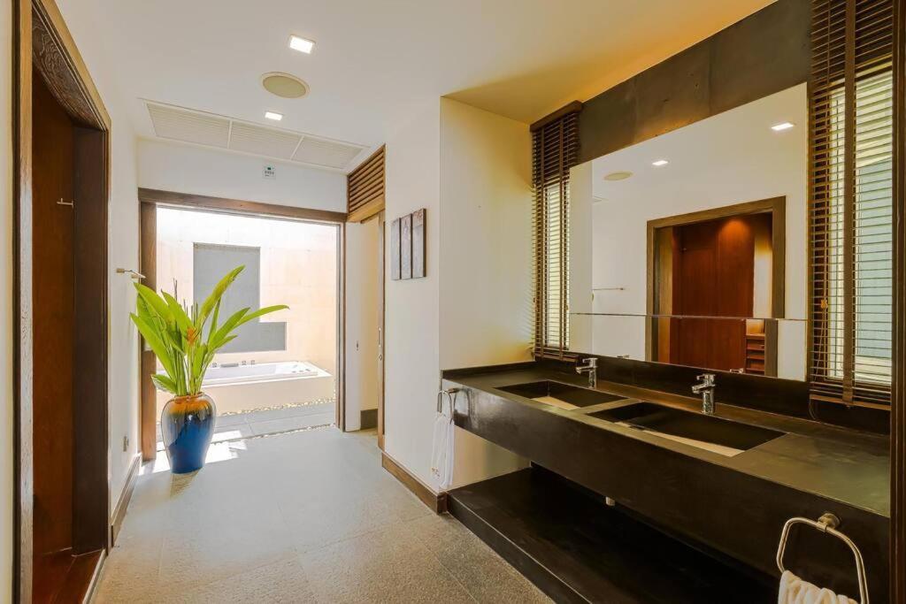 Villa 7 Bedrooms Mansion On The Golf Course! Jb2 Hua Hin