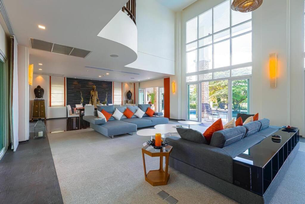 Villa 7 Bedrooms Mansion On The Golf Course! Jb2