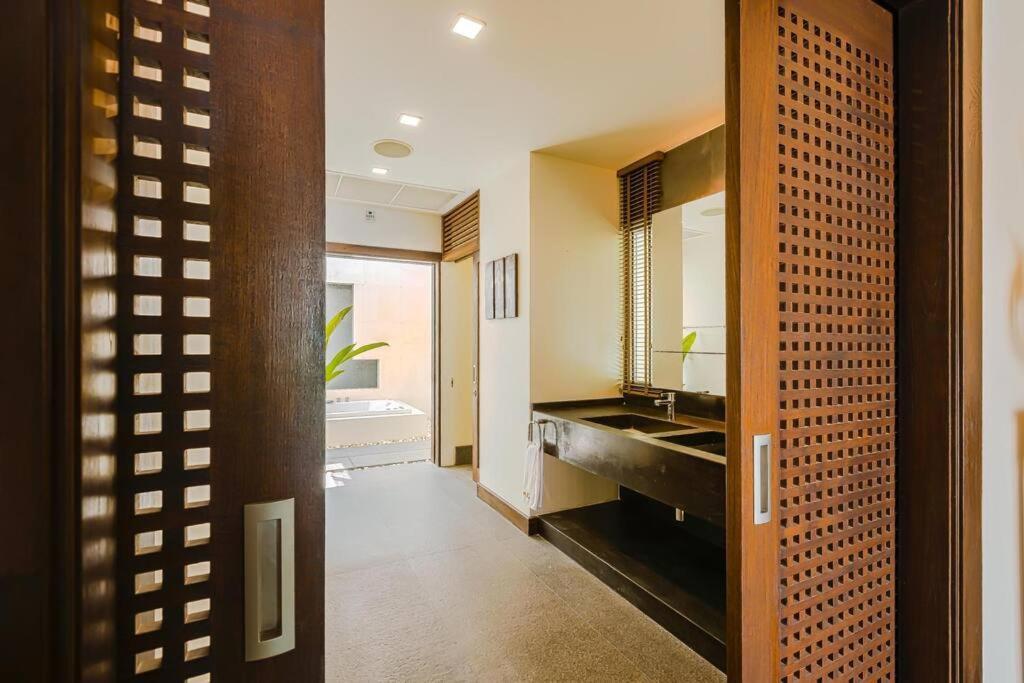 7 Bedrooms Mansion On The Golf Course! Jb2 Villa