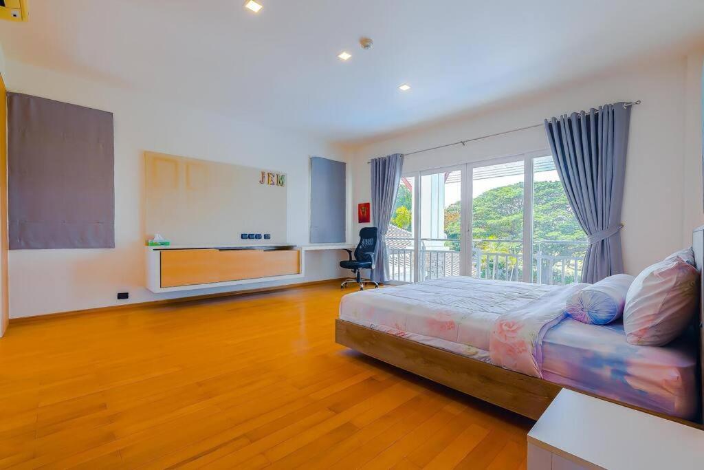 7 Bedrooms Mansion On The Golf Course! Jb2 Hua Hin