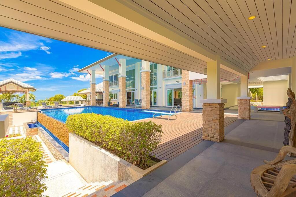 7 Bedrooms Mansion On The Golf Course! Jb2 Villa
