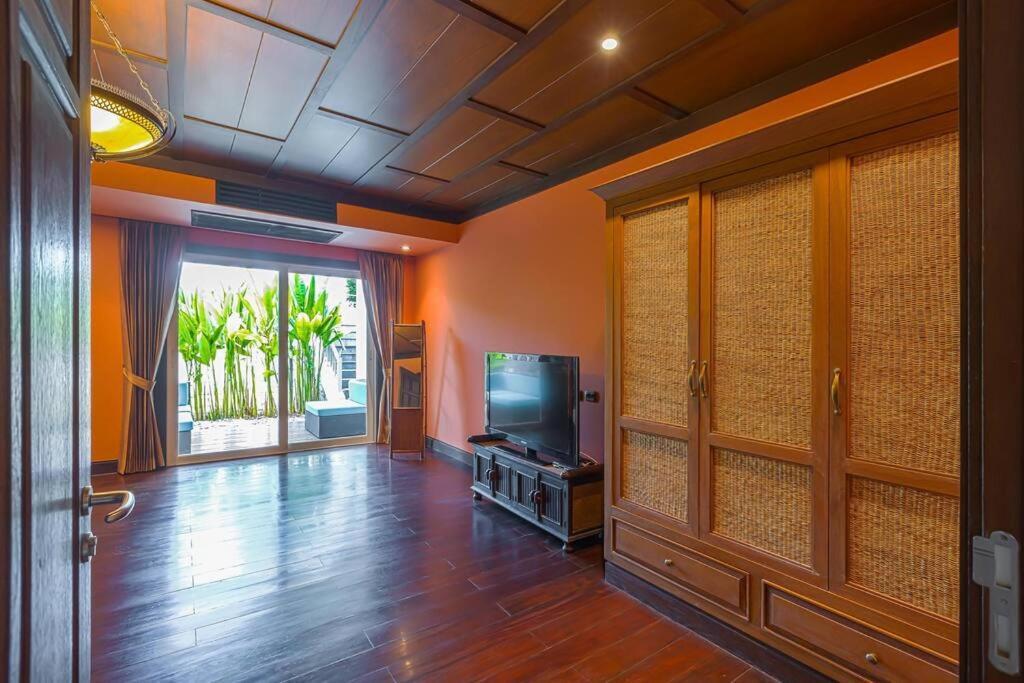 Villa 7 Bedrooms Mansion On The Golf Course! Jb2 *