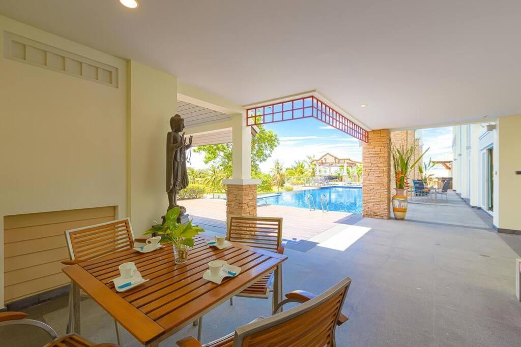 7 Bedrooms Mansion On The Golf Course! Jb2 Villa