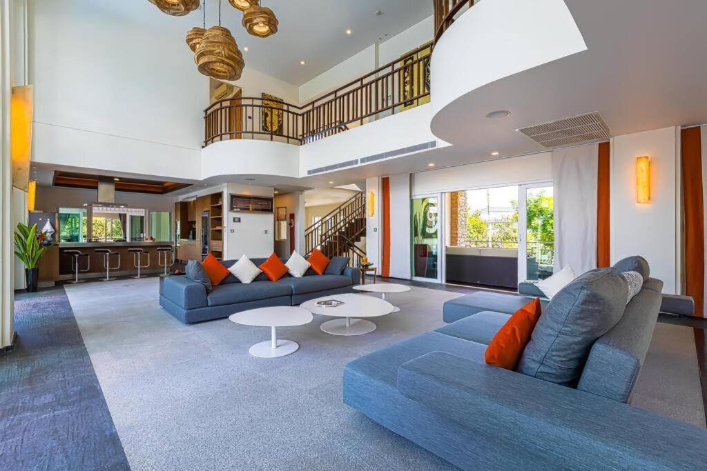 Villa 7 Bedrooms Mansion On The Golf Course! Jb2
