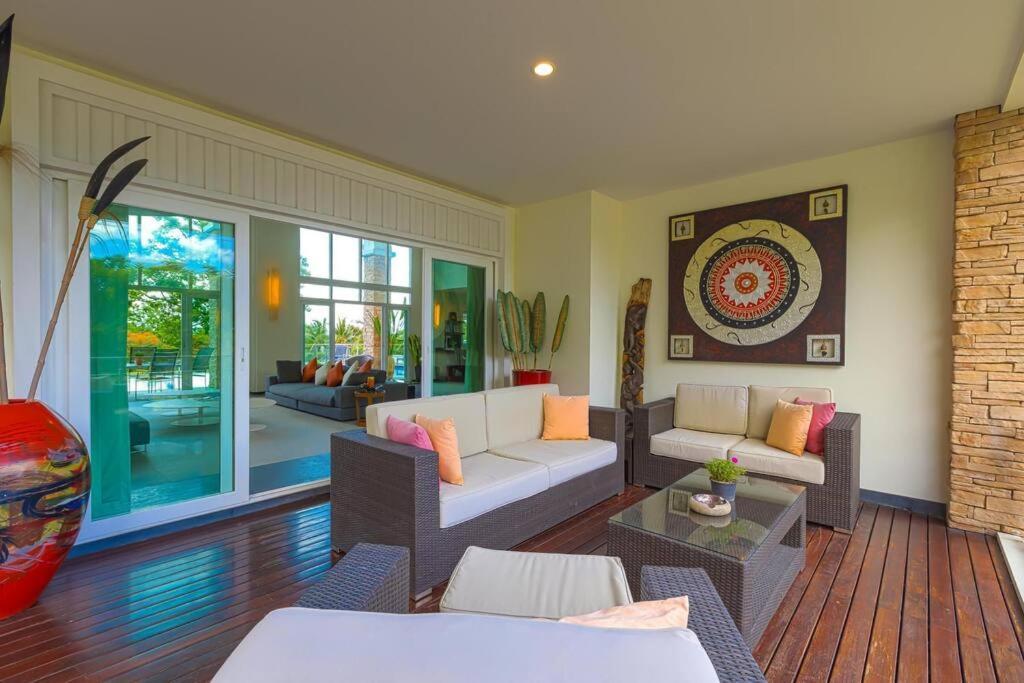 Villa 7 Bedrooms Mansion On The Golf Course! Jb2 *